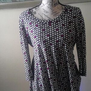 Black, White, & Pink Design Long Sleeve Tunic